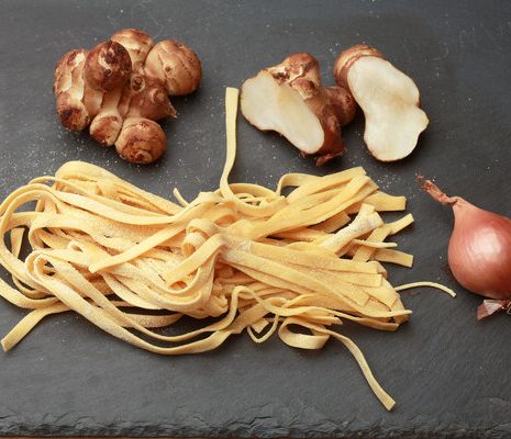 Fettuccine with suchokes and herbs
